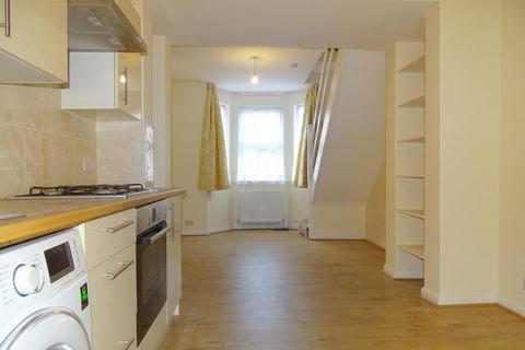 2 bedroom house to rent, Coningsby Road, Ealing, W5