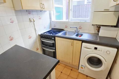 Studio to rent, Denzil Road, Dollis Hill, London NW10