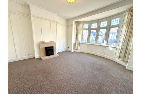 2 bedroom flat to rent, Beach Avenue, Leigh-on-Sea, Essex