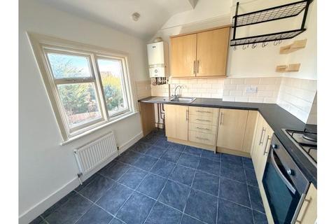 2 bedroom flat to rent, Beach Avenue, Leigh-on-Sea, Essex