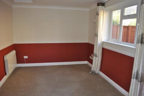 3 bedroom semi-detached house to rent, Oxer Close, Elmswell