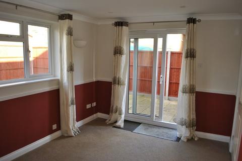 3 bedroom semi-detached house to rent, Oxer Close, Elmswell