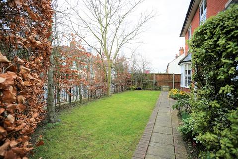 4 bedroom detached house to rent, Warwick Bailey Close, Colchester