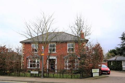 4 bedroom detached house to rent, Warwick Bailey Close, Colchester