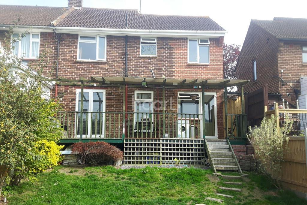 Eden Avenue, Chatham 4 bed end of terrace house £270,000