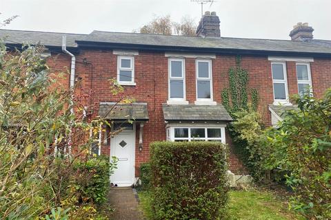 3 bedroom terraced house to rent, Osborne Road, Petersfield, GU32