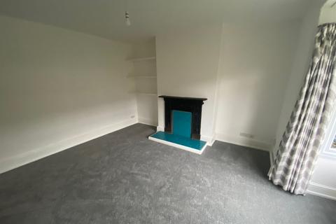 3 bedroom terraced house to rent, Osborne Road, Petersfield, GU32