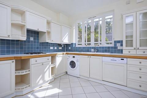 4 bedroom terraced house to rent, Lakeside Crescent, Lakeside Grange, KT13 9ZE