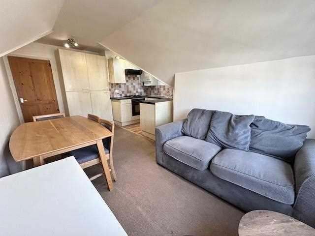 Apartment in Brighton, Round Hill - View 2