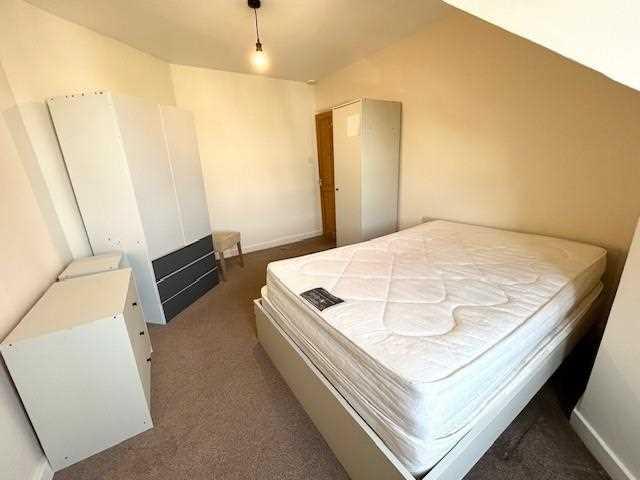 Apartment in Brighton, Round Hill - View 3