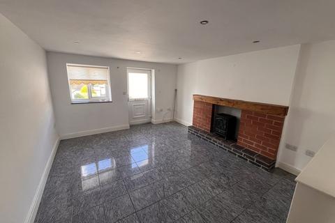 1 bedroom terraced house to rent, Top Street, Whittington