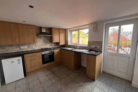 1 bedroom terraced house to rent, Top Street, Whittington