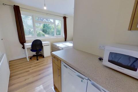 1 bedroom in a house share to rent, Guildford Park Avenue, Guildford GU2 7NH