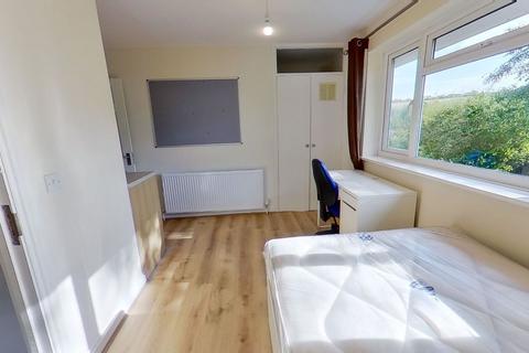 1 bedroom in a house share to rent, Guildford Park Avenue, Guildford GU2 7NH