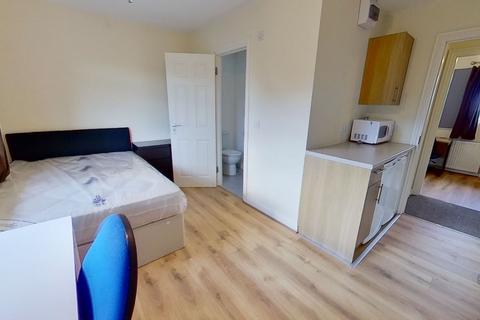 1 bedroom in a house share to rent, Guildford Park Avenue, Guildford GU2 7NH