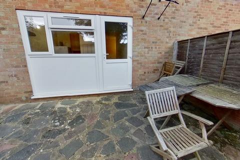 1 bedroom in a house share to rent, Guildford Park Avenue, Guildford GU2 7NH