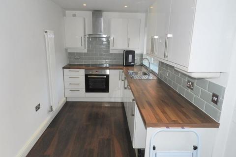 2 bedroom terraced house to rent, Broomfield Place, Leeds