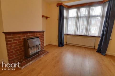 3 bedroom semi-detached house to rent, Norwood Road, Leicester