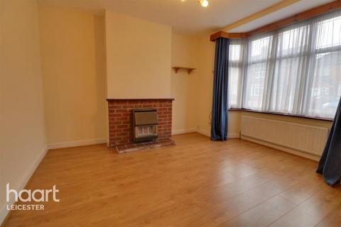 3 bedroom semi-detached house to rent, Norwood Road, Leicester