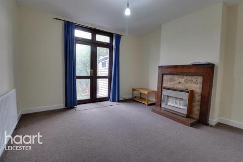 3 bedroom semi-detached house to rent, Norwood Road, Leicester