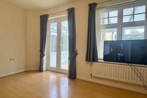 2 bedroom end of terrace house to rent, Malmesbury Park Road, Bournemouth