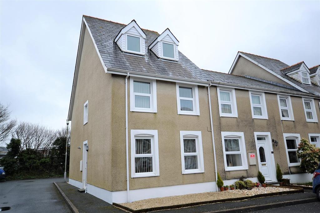 Narberth 4 bed townhouse £165,000