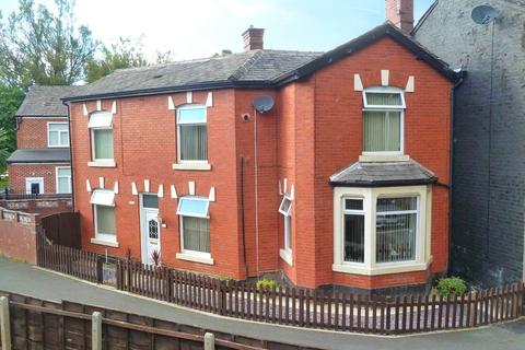 3 bedroom end of terrace house for sale, Grosvenor Street, Heywood, Greater Manchester, OL10