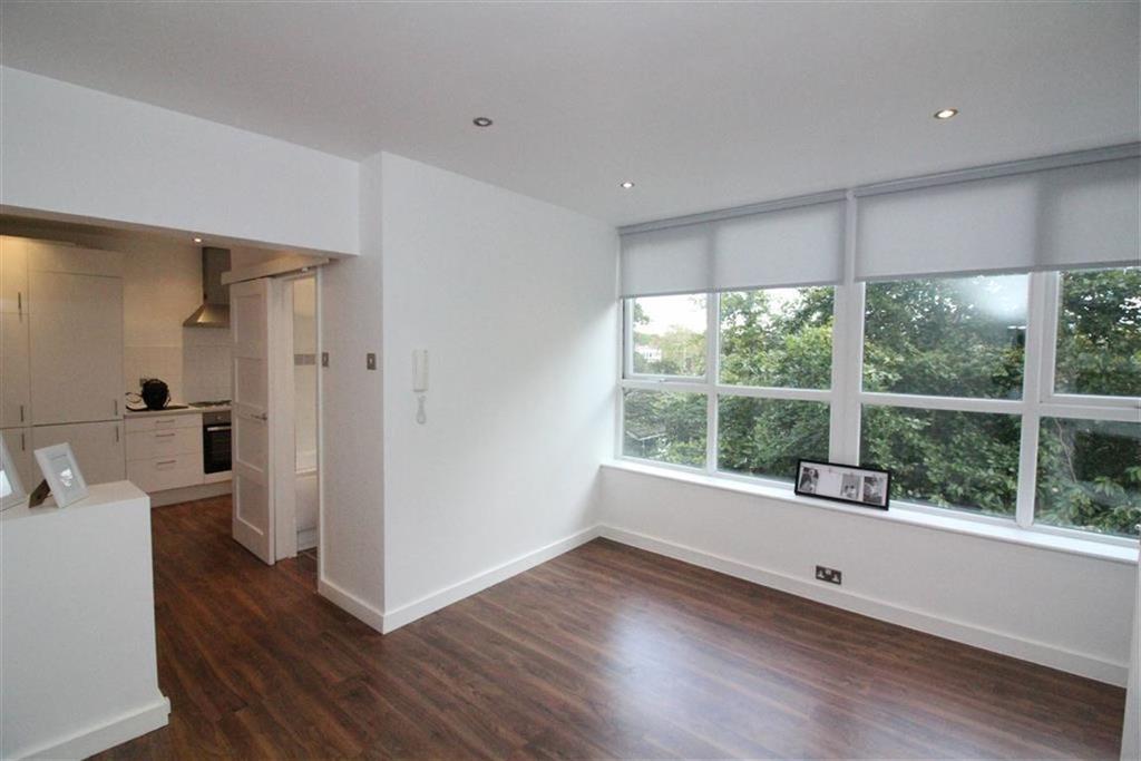 Norris Hill Drive, Heaton Norris 1 bed flat £575 pcm (£133 pw)