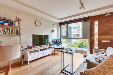 2 bedroom flat to rent, Peacock Place, London
