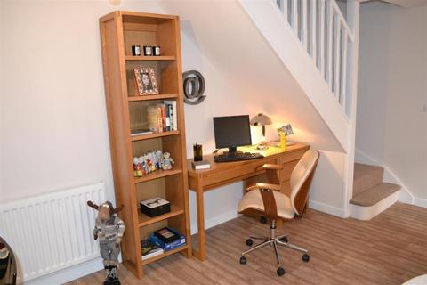 2 bedroom terraced house to rent, Newport Road, Barnstaple, Devon, EX32 9FQ