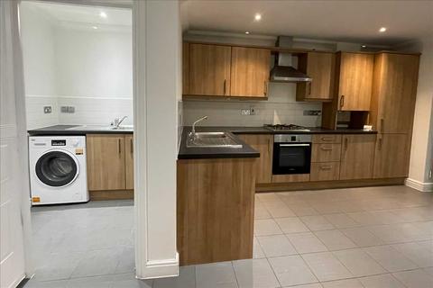 3 bedroom terraced house to rent, Hayling Close, Slough