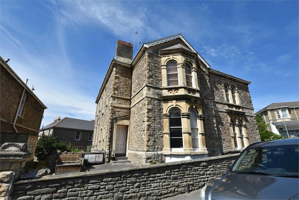 1 Seavale Road, Clevedon, North Somerset 2 bed flat £875 pcm (£202 pw)