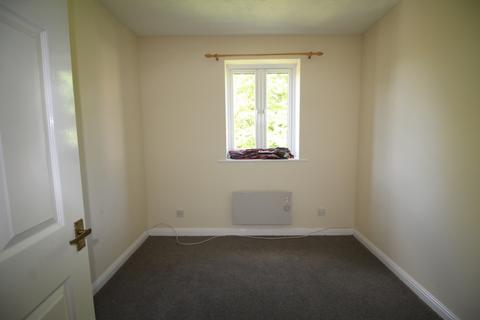 2 bedroom flat to rent, Centre Drive, Epping, CM16
