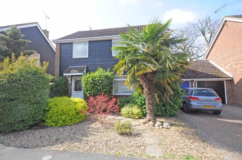Crummock Close, White Court, Braintree, CM77 3 bed detached house £