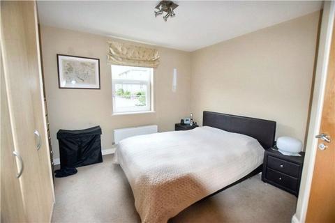 2 bedroom apartment for sale, Stoneleigh Court, Leeds, West Yorkshire