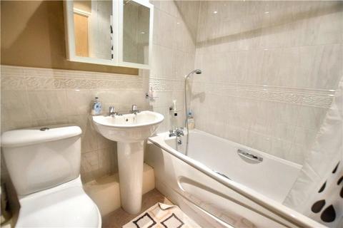 2 bedroom apartment for sale, Stoneleigh Court, Leeds, West Yorkshire