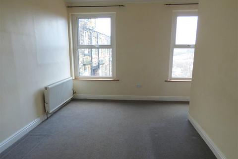 2 bedroom end of terrace house to rent, High Street, Cleckheaton, West Yorkshire, BD19