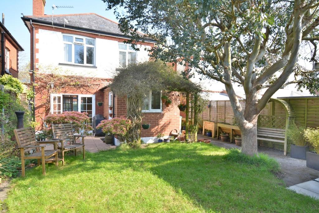 Priory View Road, Bournemouth 3 bed detached house £370,000