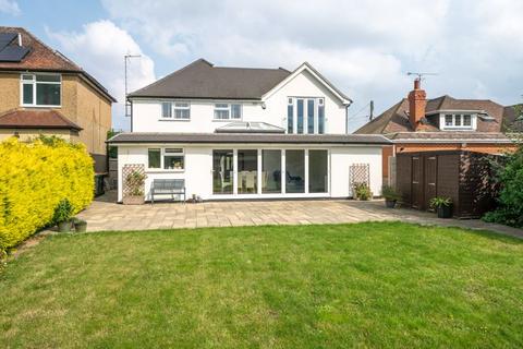 4 bedroom detached house for sale, Chaul End Road, Caddington