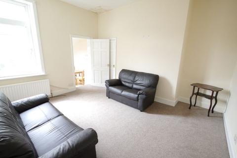 3 bedroom flat to rent, Simonside Terrace - Heaton