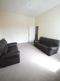 3 bedroom flat to rent, Simonside Terrace - Heaton