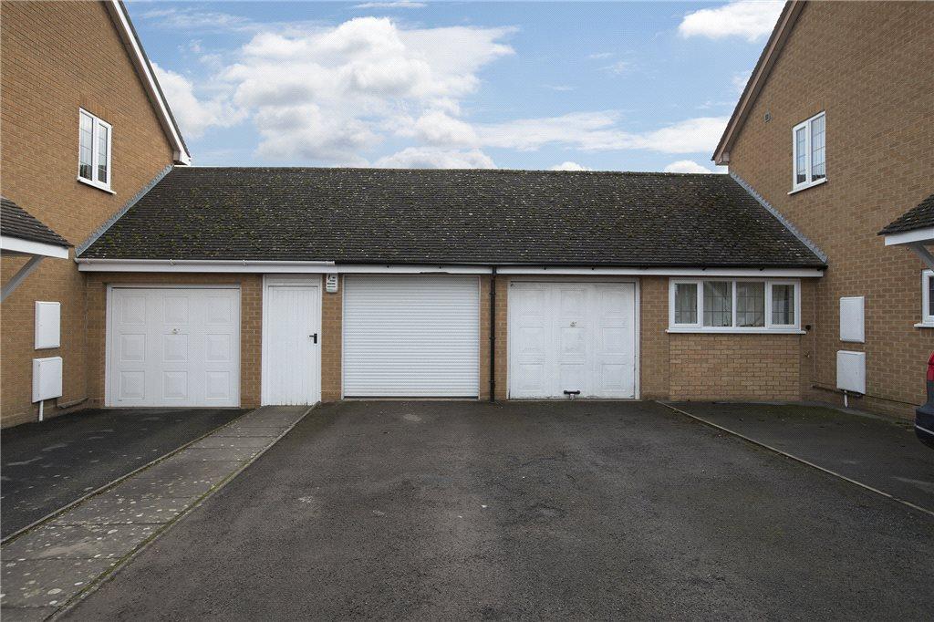 Garage / Parking
