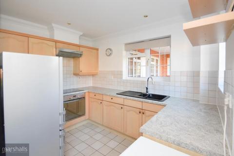 2 bedroom flat to rent, Knights Place, Windsor