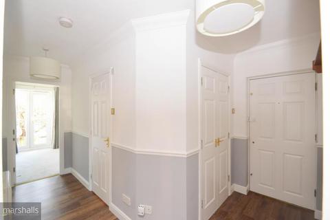 2 bedroom flat to rent, Knights Place, Windsor