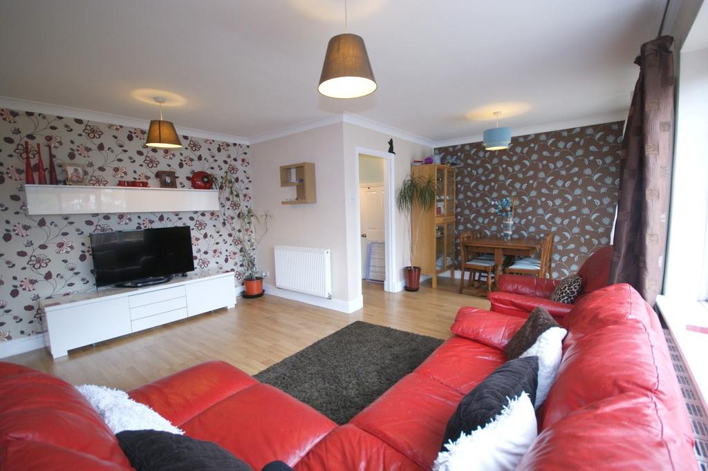 Penn Road, Datchet, SL3 3 bed terraced house £339,950