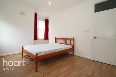 2 bedroom flat to rent, Wellesley Road, IG1