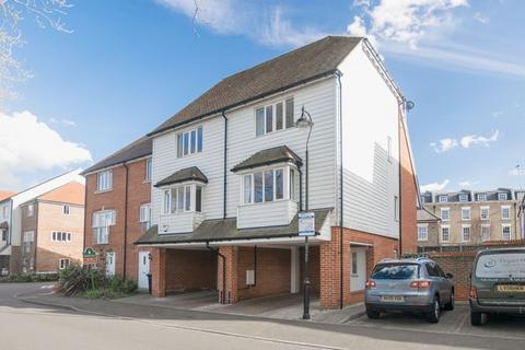 3 bedroom semi-detached house to rent, Stonebridge Road, Canterbury CT2