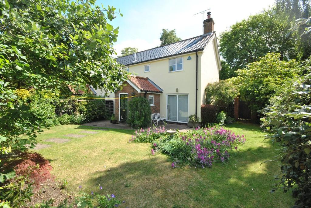 Palgrave, Suffolk 3 bed semidetached house £299,950