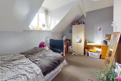 4 bedroom house to rent, Estcourt Avenue, Headingley, Leeds