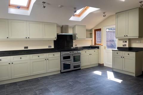 6 bedroom detached house to rent, Lower Beeding